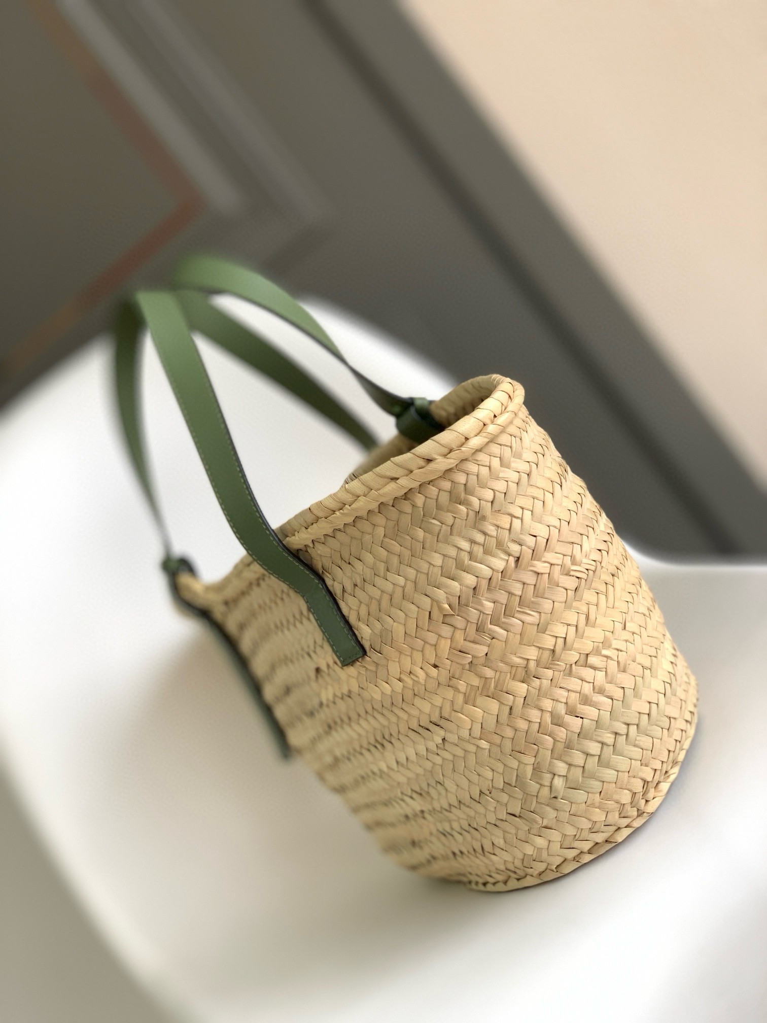 L0ew* medium basket bag in raffia and rosemary calfskin