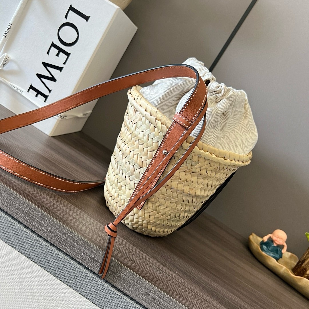 L0ew* drawstring bucket bag in palm leaf and brown calfskin