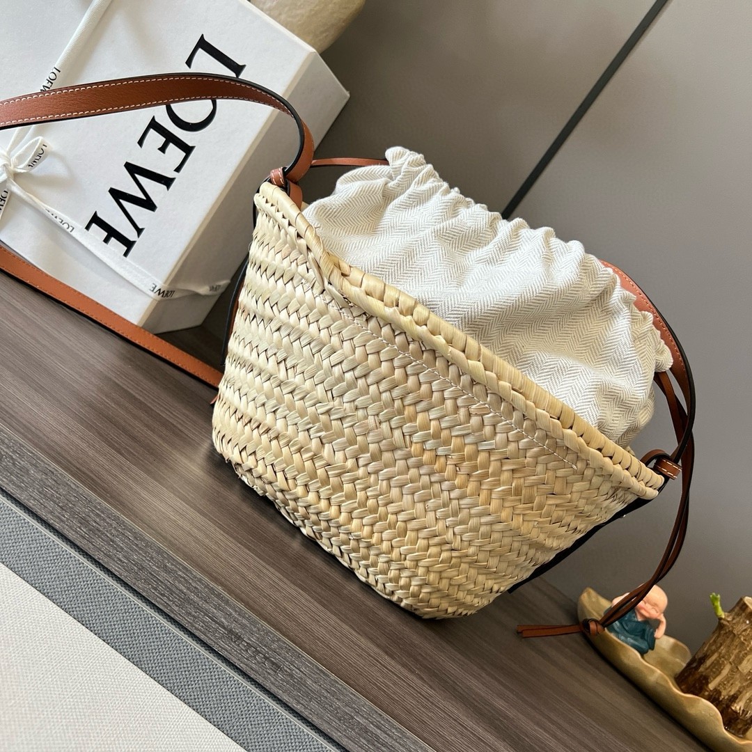 L0ew* drawstring bucket bag in palm leaf and brown calfskin