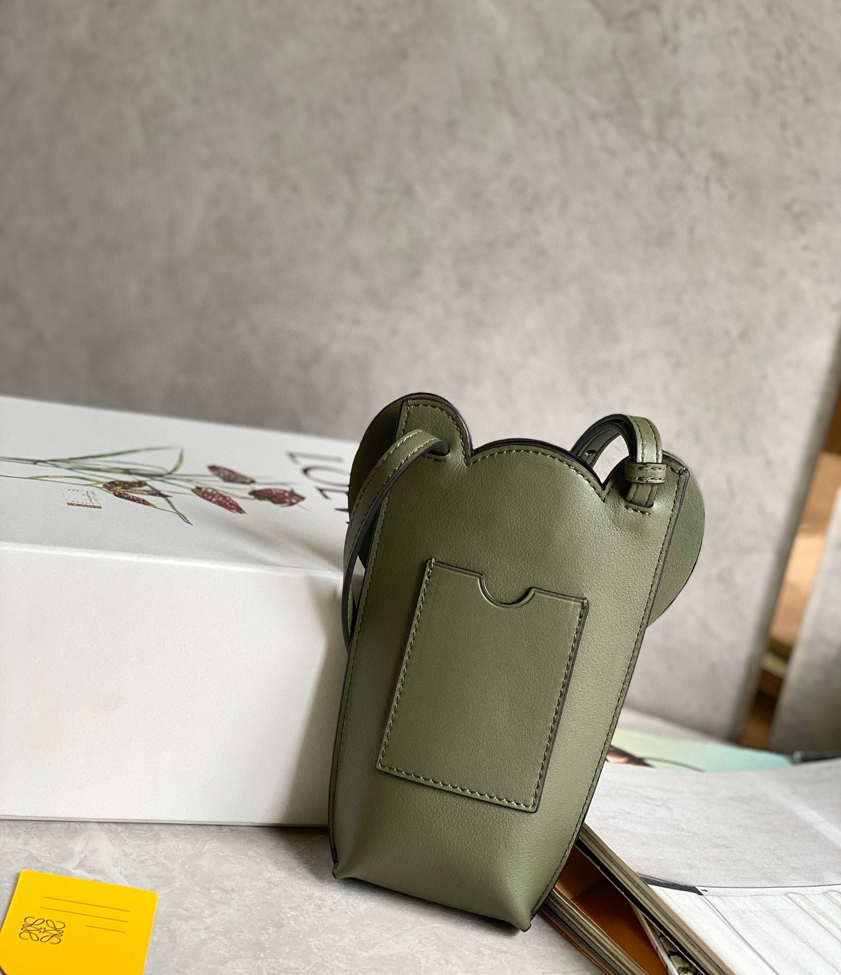 L0ew* elephant pocket in green calfskin