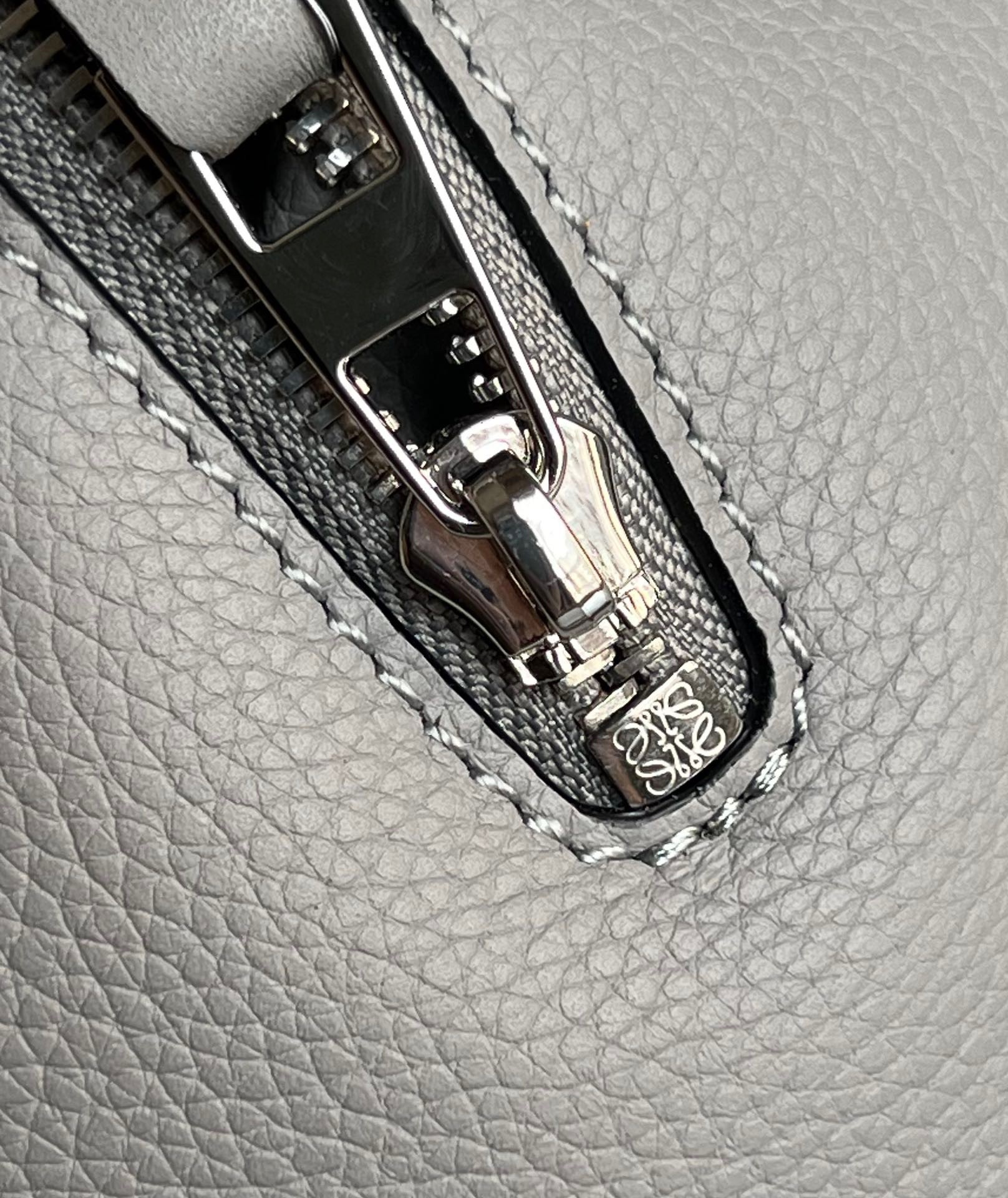 L0ew* compact hammock bag in pearl grey grained calfskin