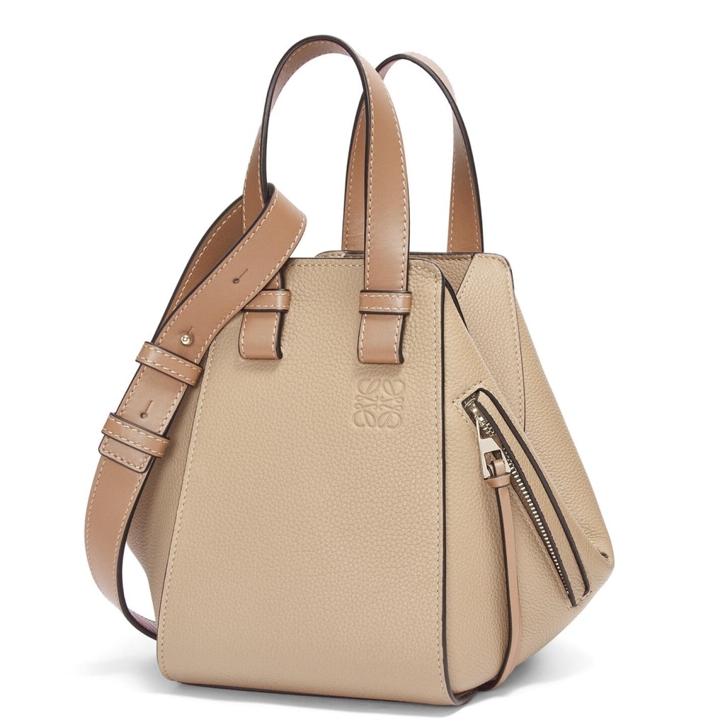 L0ew* compact hammock bag in sand grained calfskin