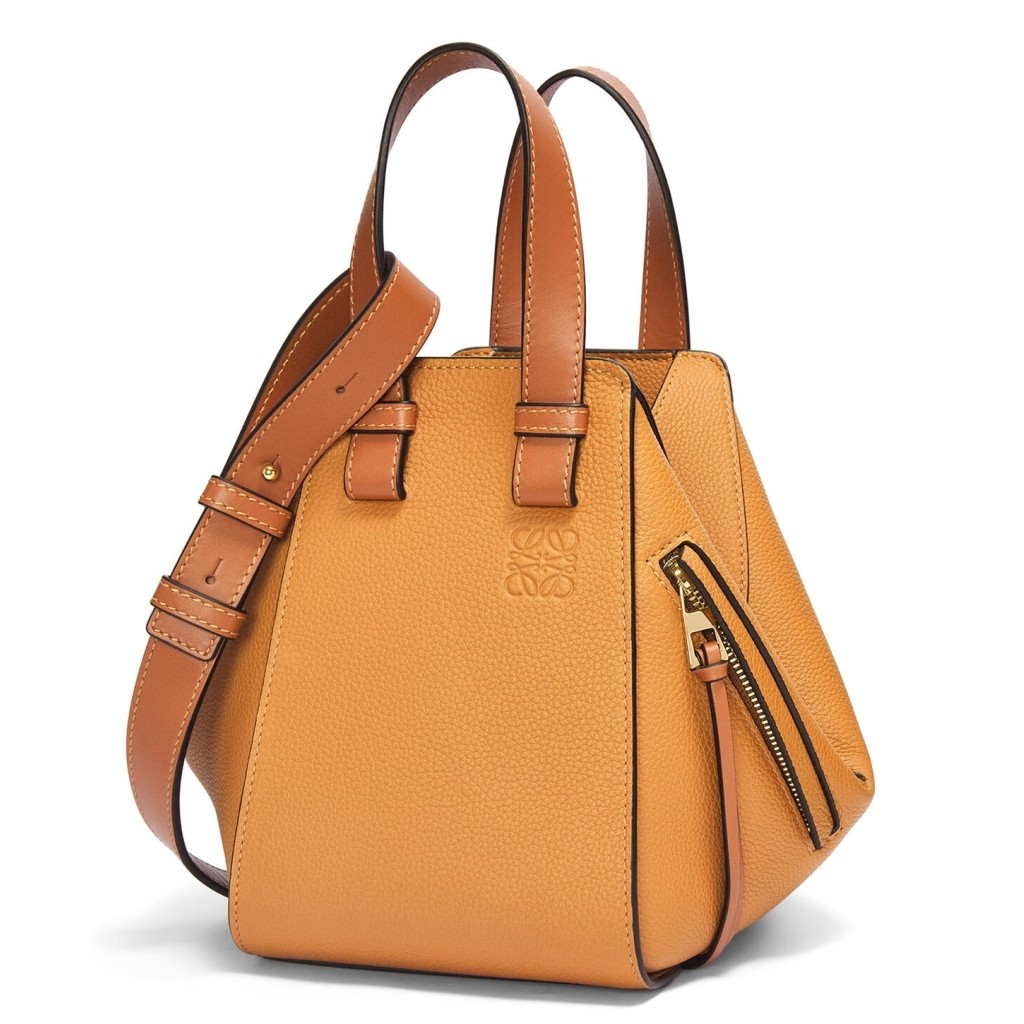 L0ew* compact hammock bag in light caramel grained calfskin