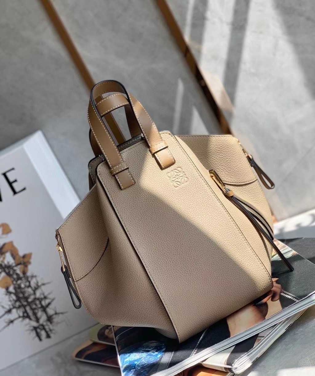 L0ew* hammock small bag in sand grained leather