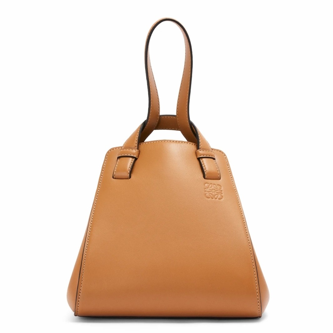 L0ew* hammock nugget bag in brown calfskin