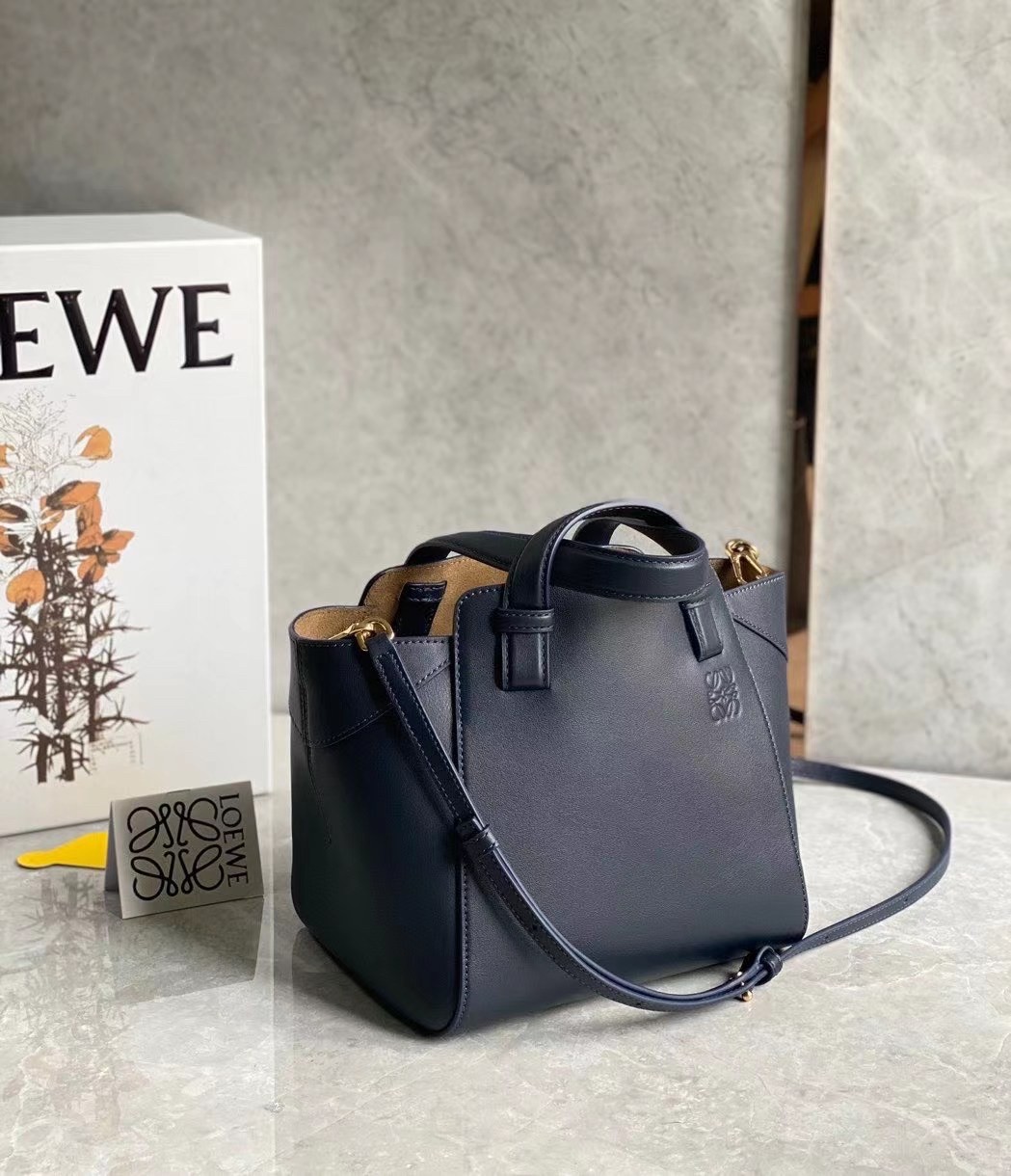 L0ew* hammock nugget bag in navy blue calfskin