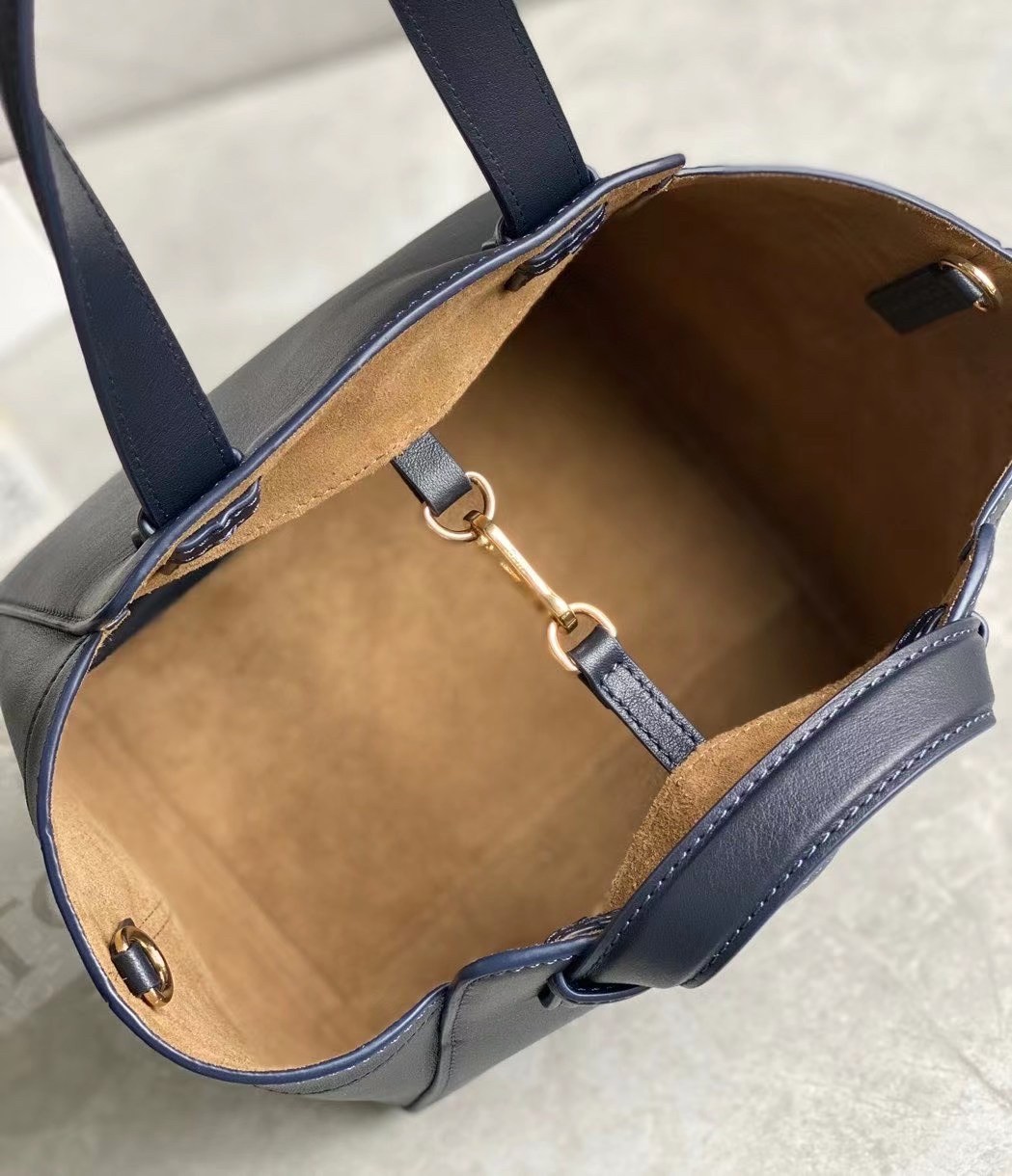 L0ew* hammock nugget bag in navy blue calfskin