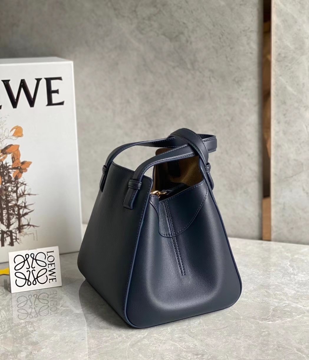 L0ew* hammock nugget bag in navy blue calfskin