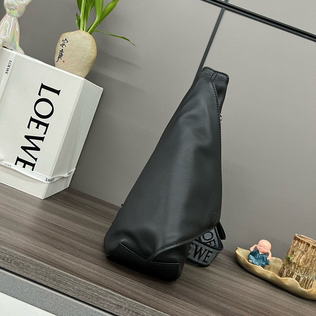 L0ew* anton sling bag in black calfskin and jacquard