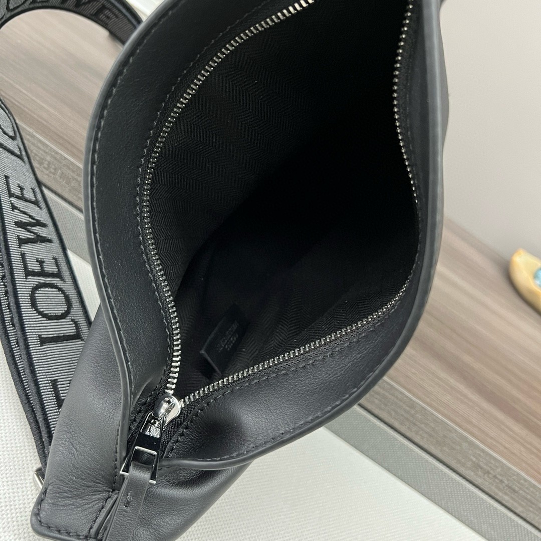 L0ew* anton sling bag in black calfskin and jacquard