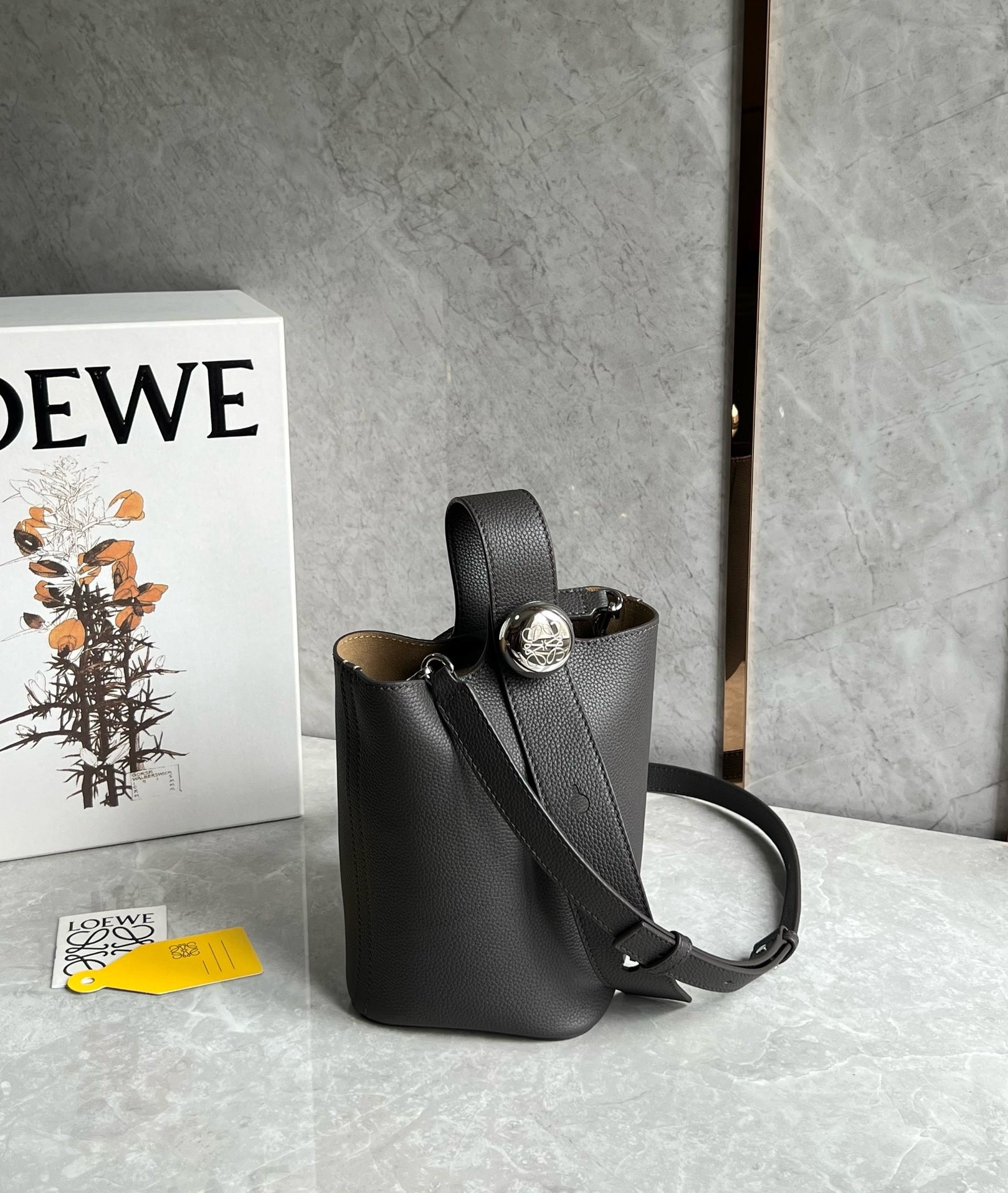 L0ew* mini pebble bucket bag in black grained leather