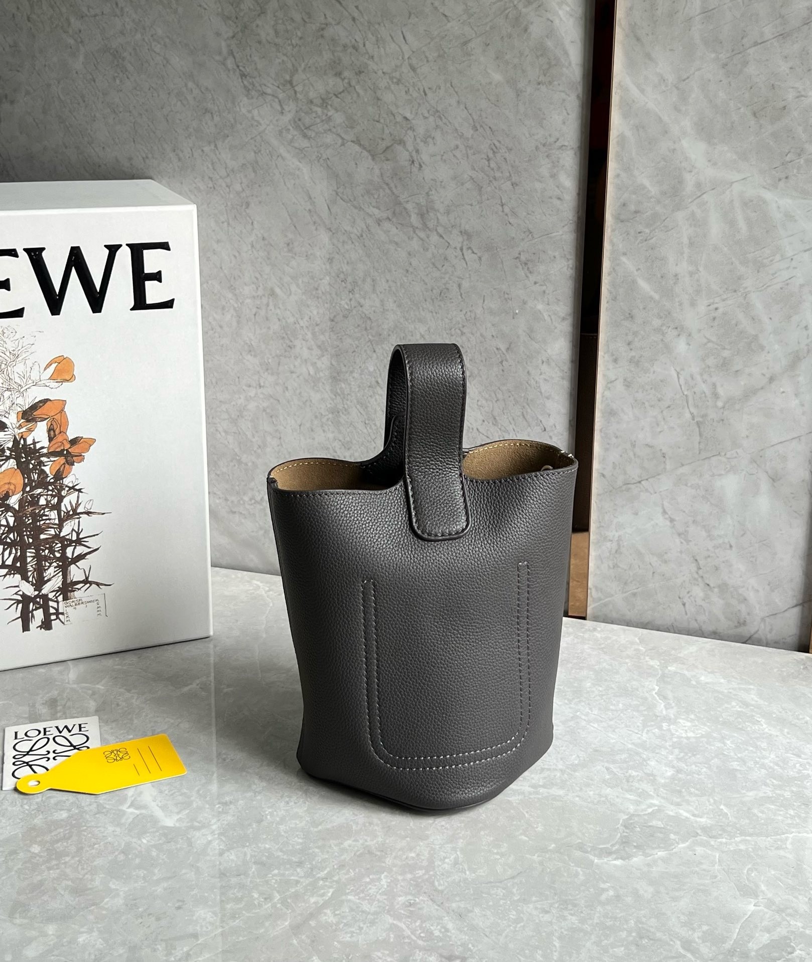 L0ew* mini pebble bucket bag in black grained leather