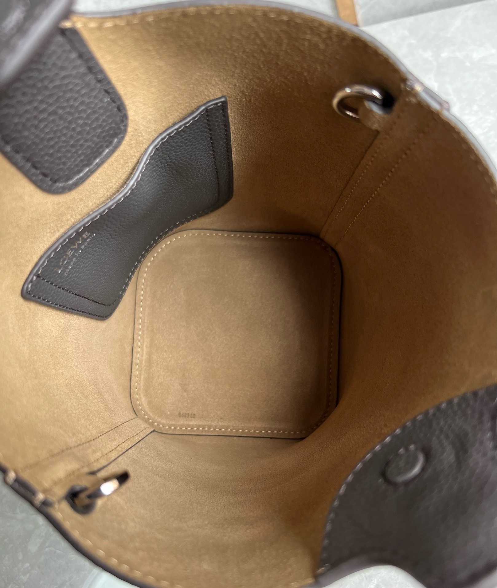 L0ew* mini pebble bucket bag in black grained leather