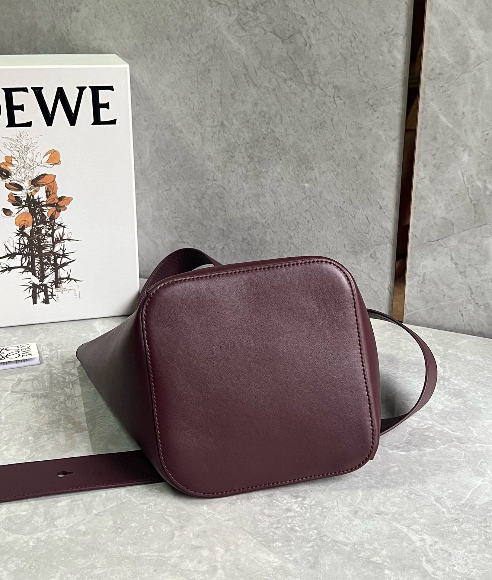 L0ew* medium pebble bucket bag in burgundy calfskin