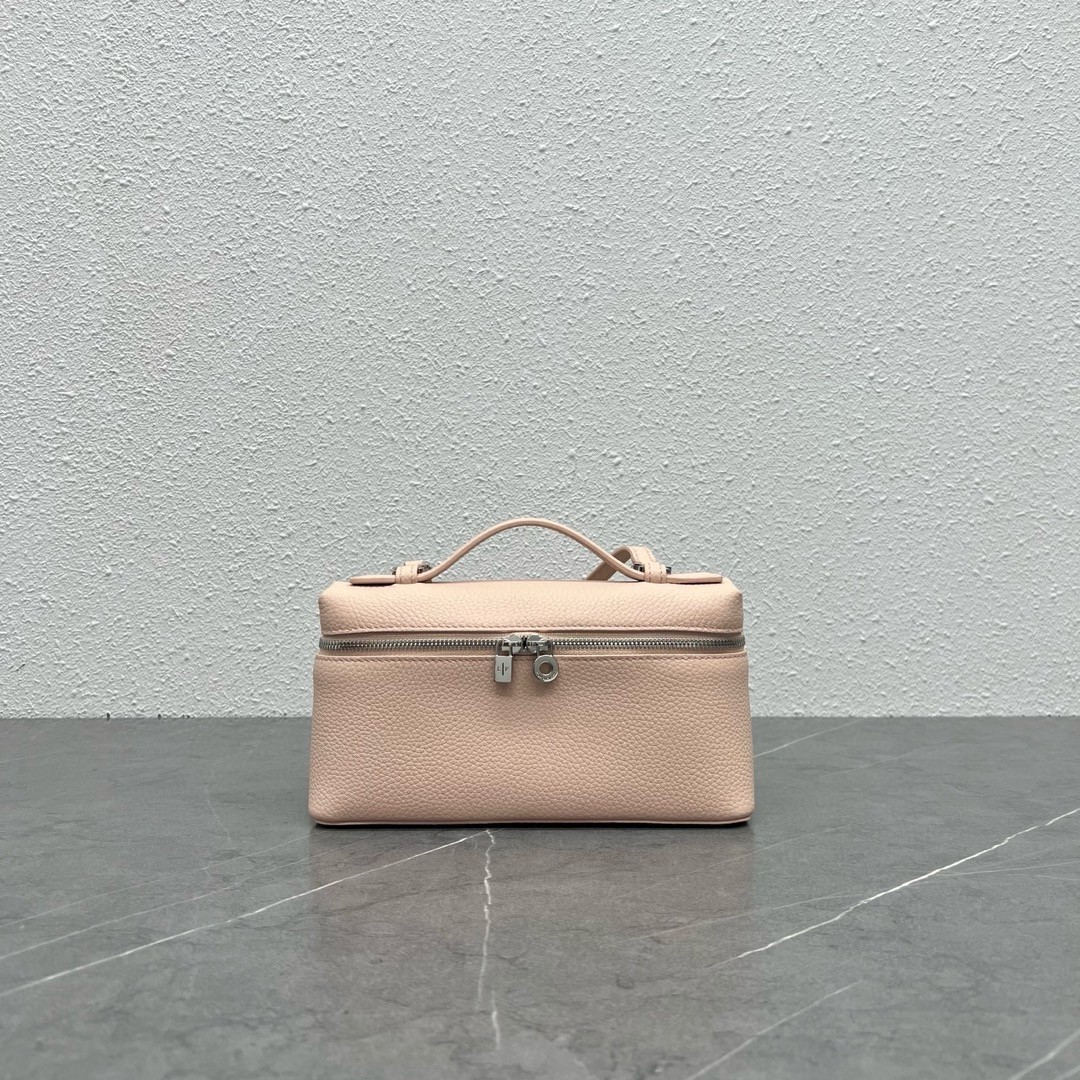 L**o p*ana extra pocket pouch l19 in pink grained leather