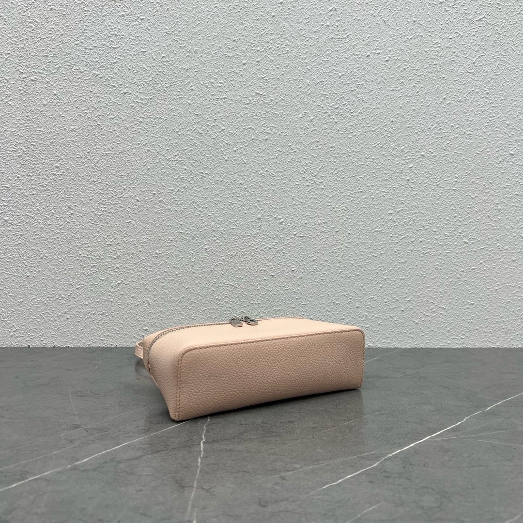 L**o p*ana extra pocket pouch l19 in pink grained leather