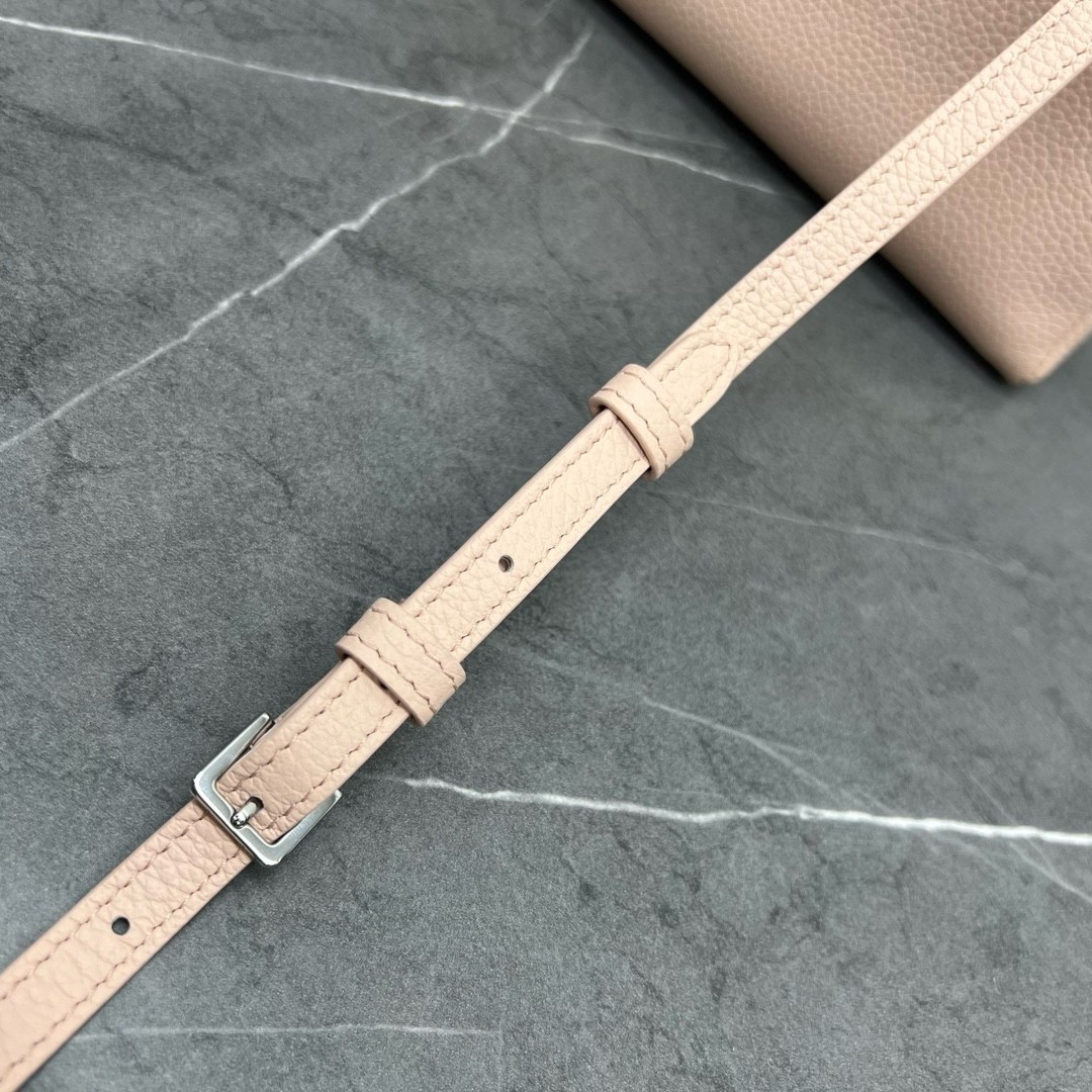 L**o p*ana extra pocket pouch l19 in pink grained leather
