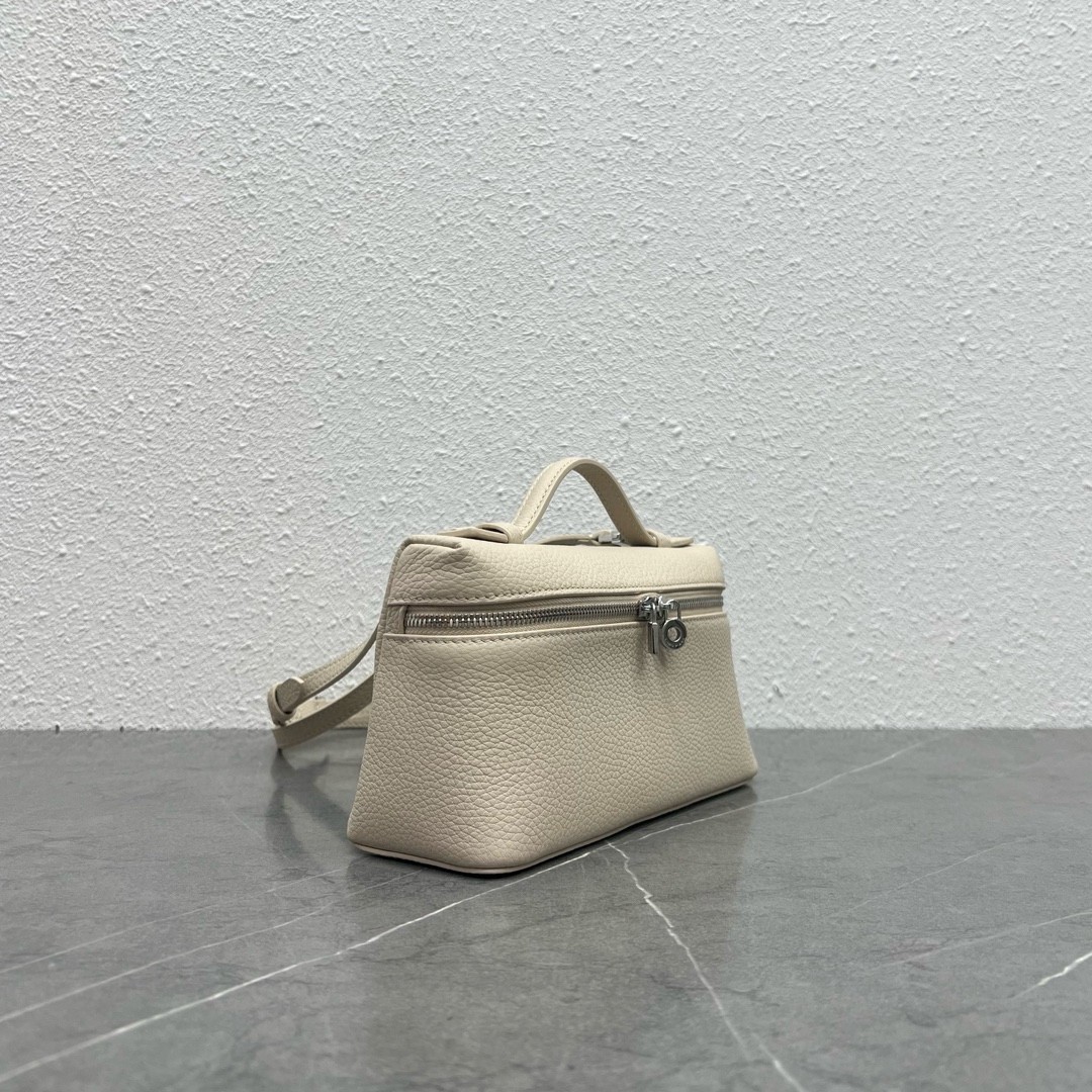 L**o p*ana extra pocket pouch l19 in white grained leather