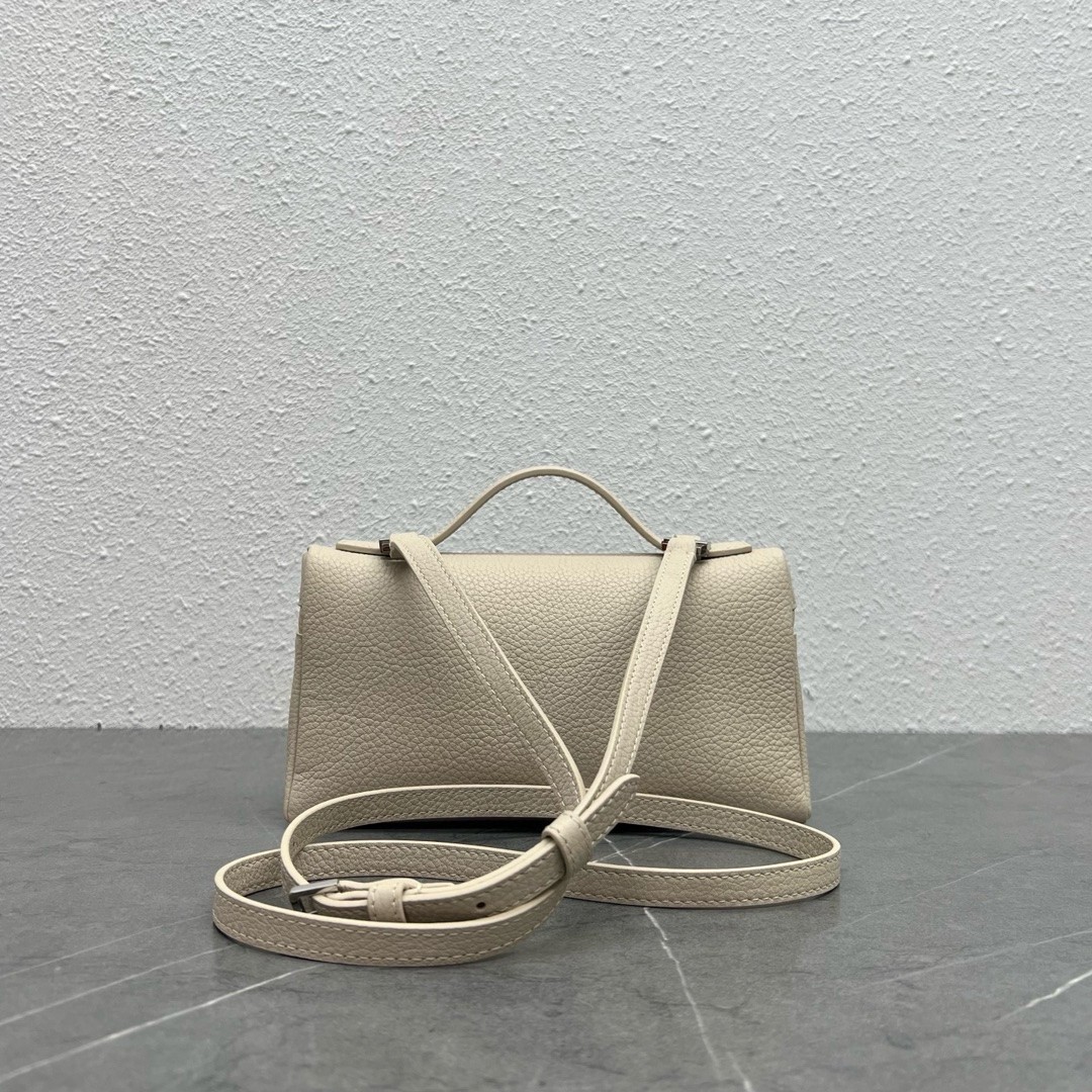 L**o p*ana extra pocket pouch l19 in white grained leather
