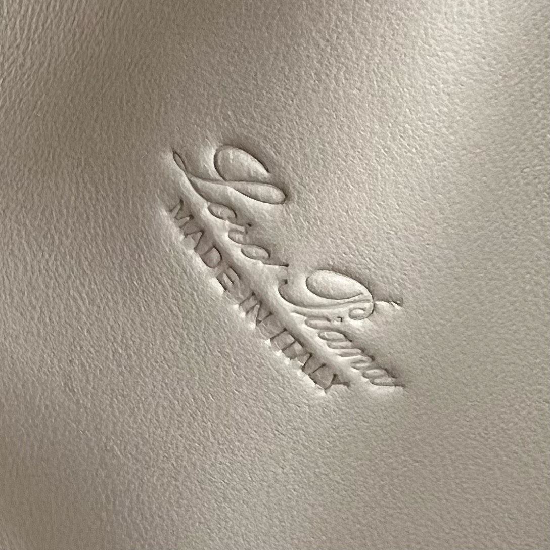 L**o p*ana extra pocket pouch l19 in white grained leather