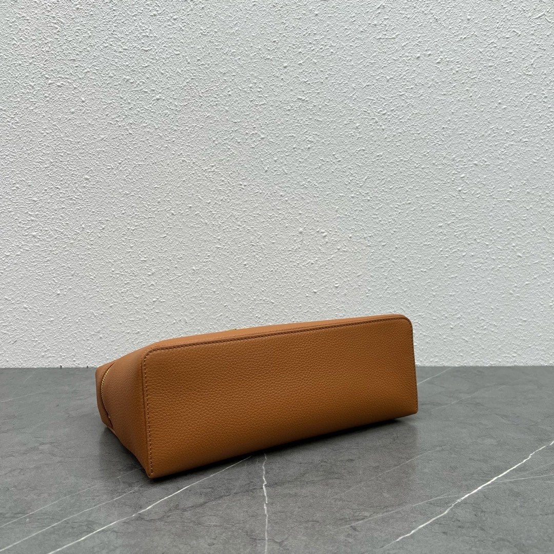 L**o p*ana extra pocket pouch l27 in brown grained leather