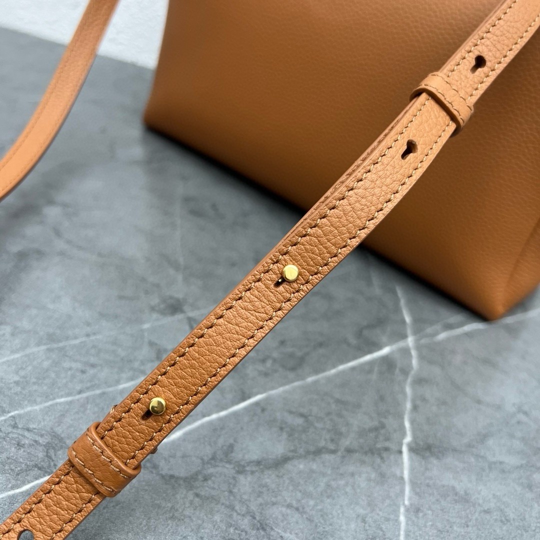 L**o p*ana extra pocket pouch l27 in brown grained leather