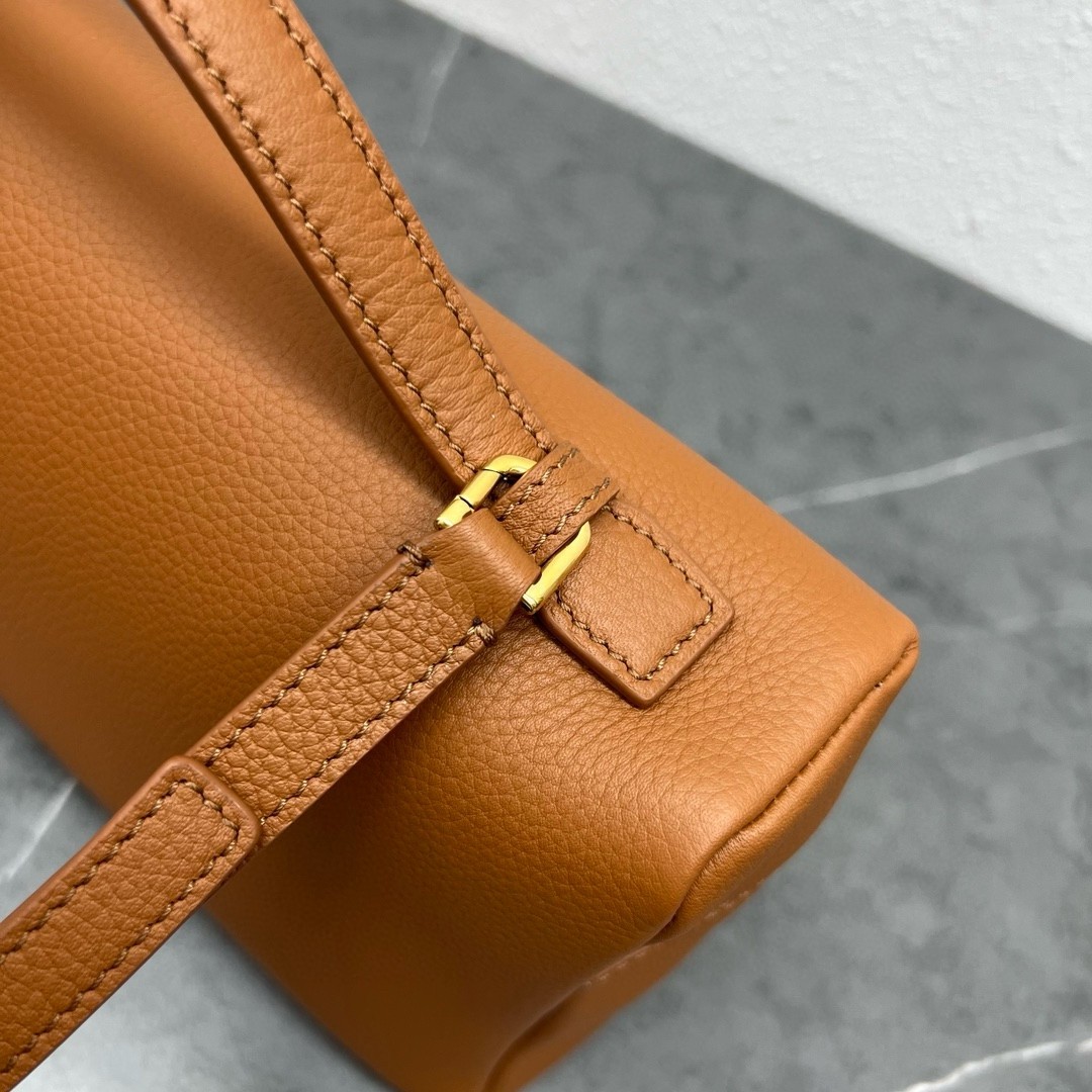 L**o p*ana extra pocket pouch l27 in brown grained leather