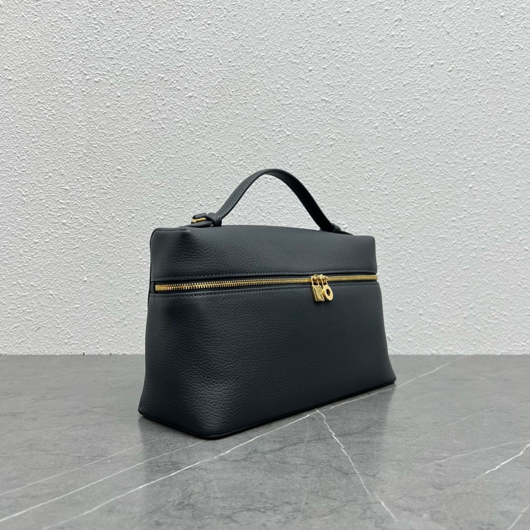 L**o p*ana extra pocket pouch l27 in navy blue grained leather