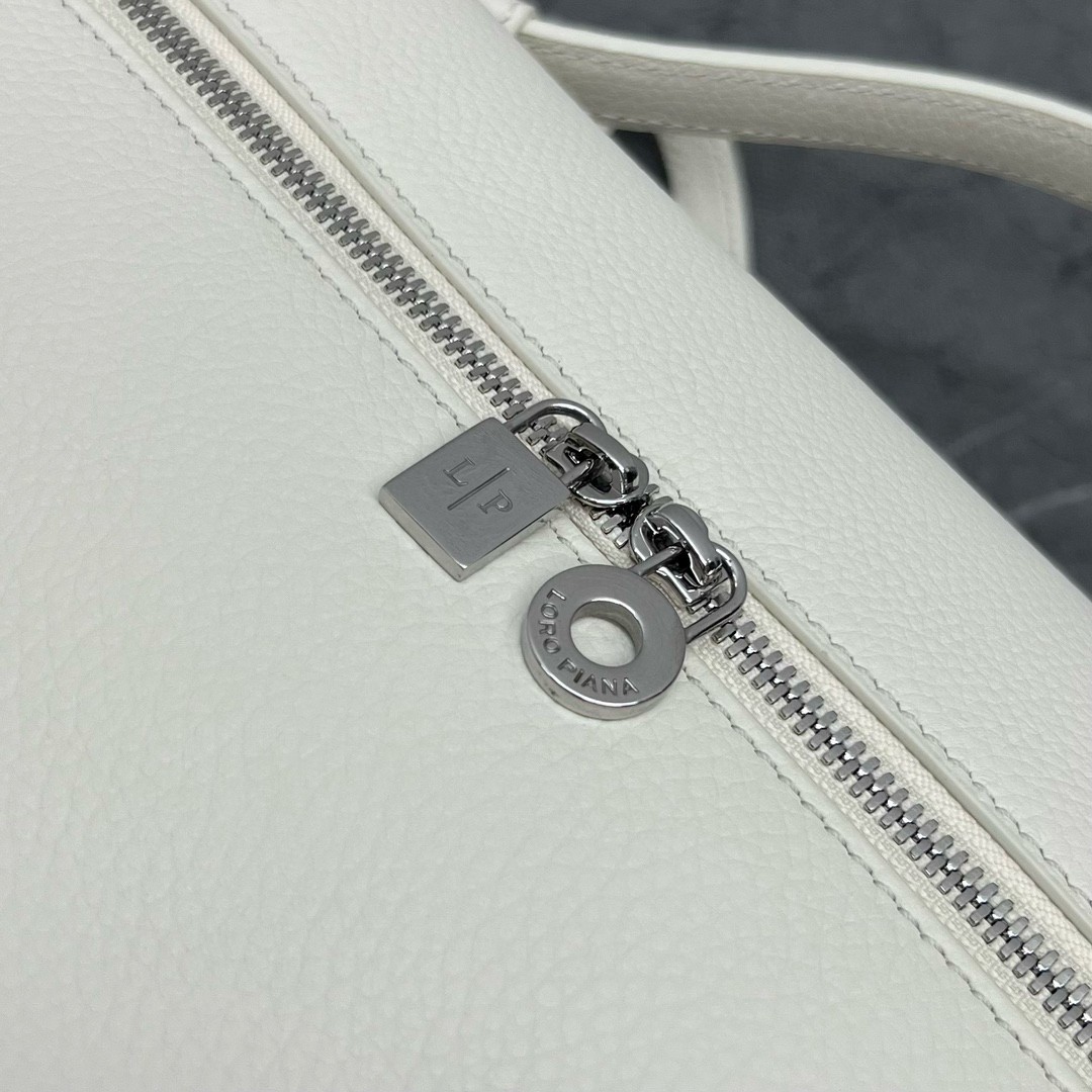 L**o p*ana extra pocket pouch l27 in white grained leather