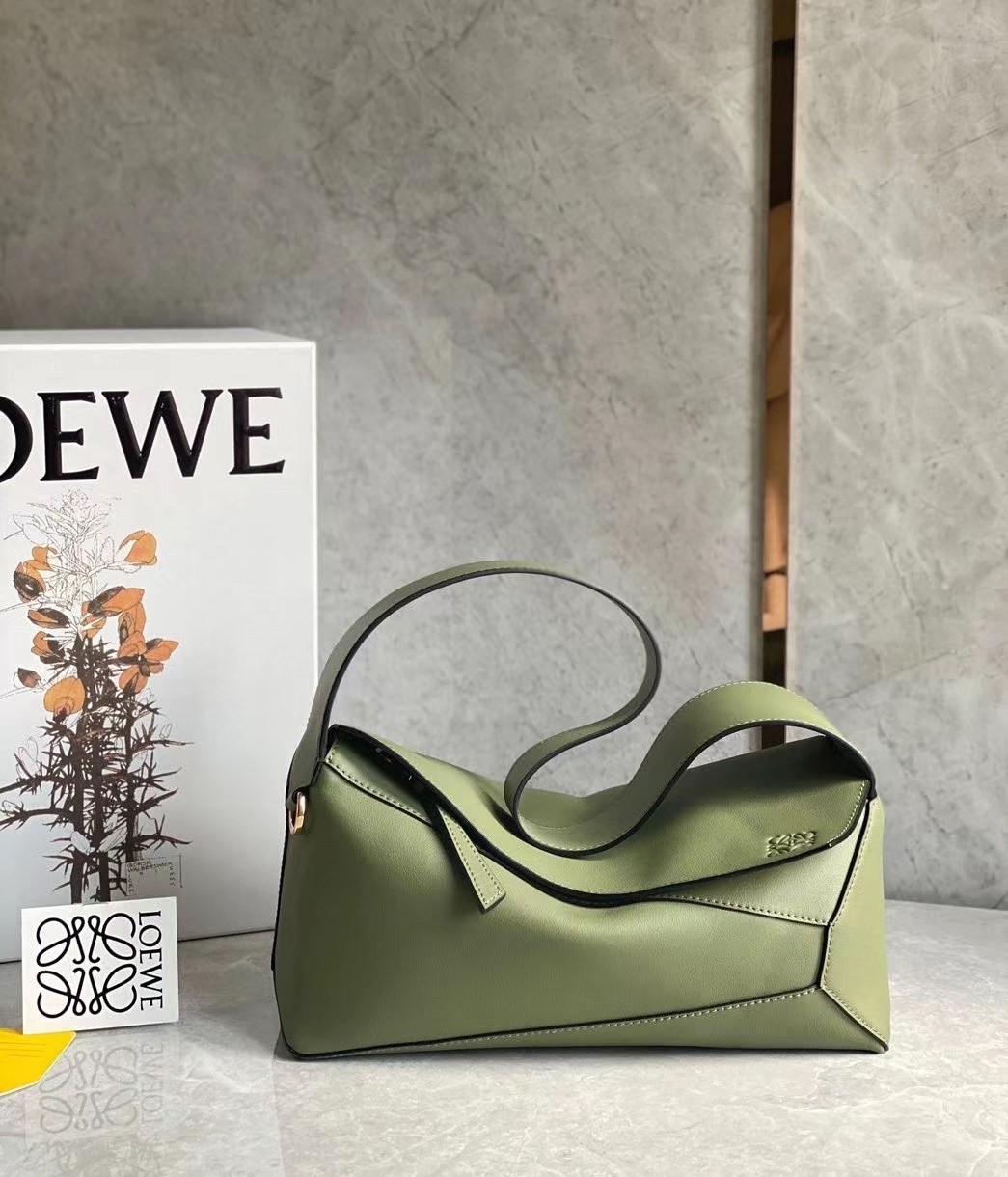 L0ew* puzzle hobo bag in green nappa calfskin