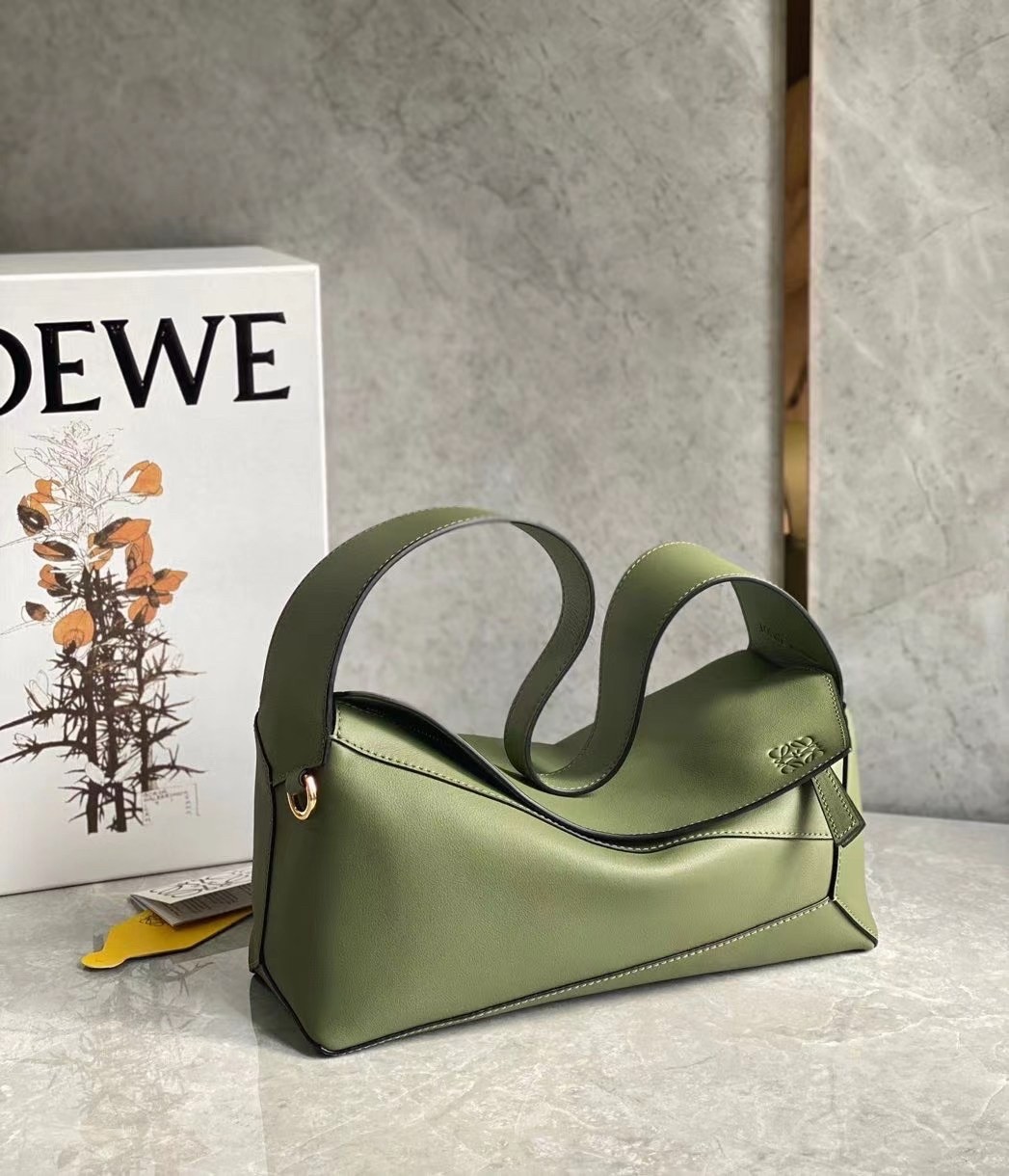 L0ew* puzzle hobo bag in green nappa calfskin