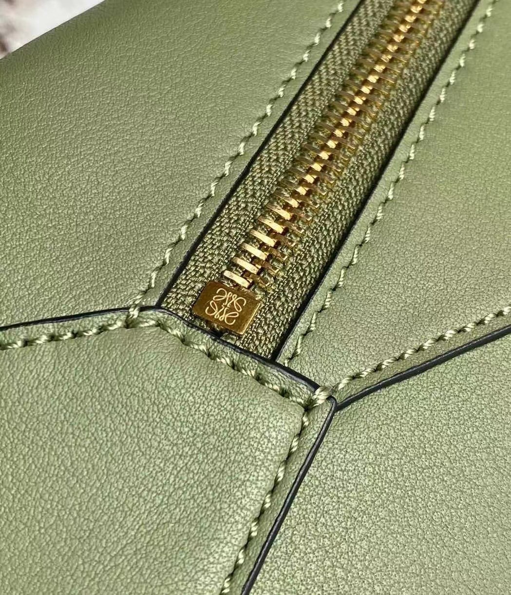 L0ew* puzzle hobo bag in green nappa calfskin