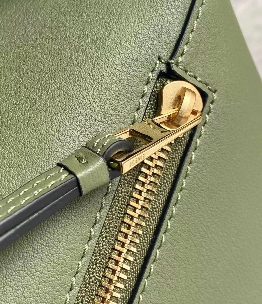 L0ew* puzzle hobo bag in green nappa calfskin