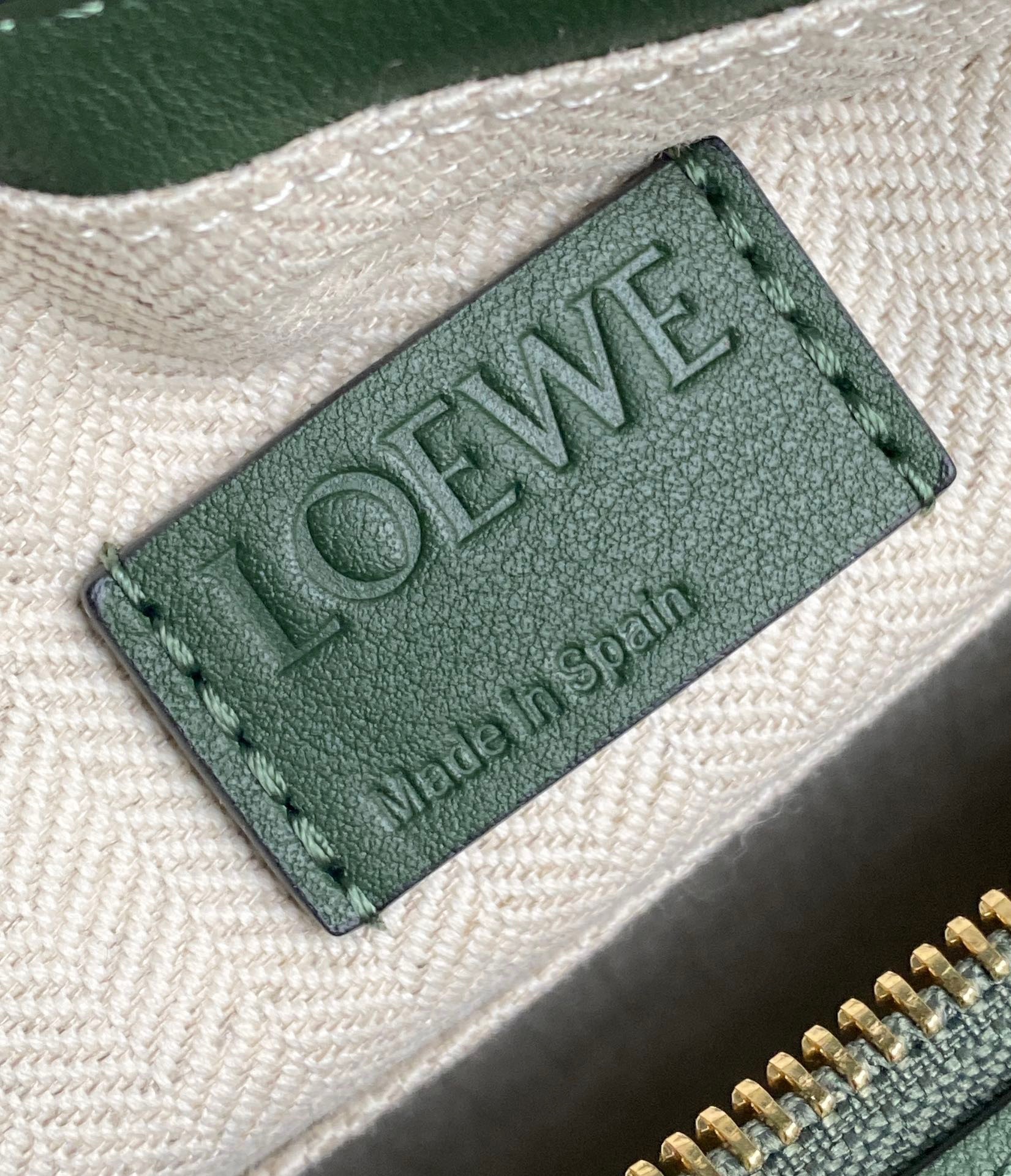 L0ew* puzzle hobo bag in vintage khaki nappa calfskin