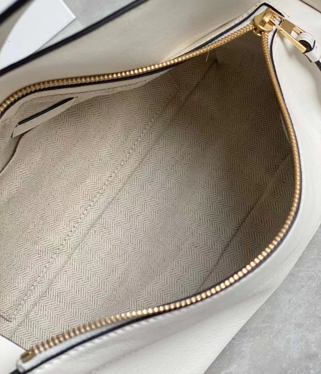 L0ew* puzzle hobo bag in white nappa calfskin