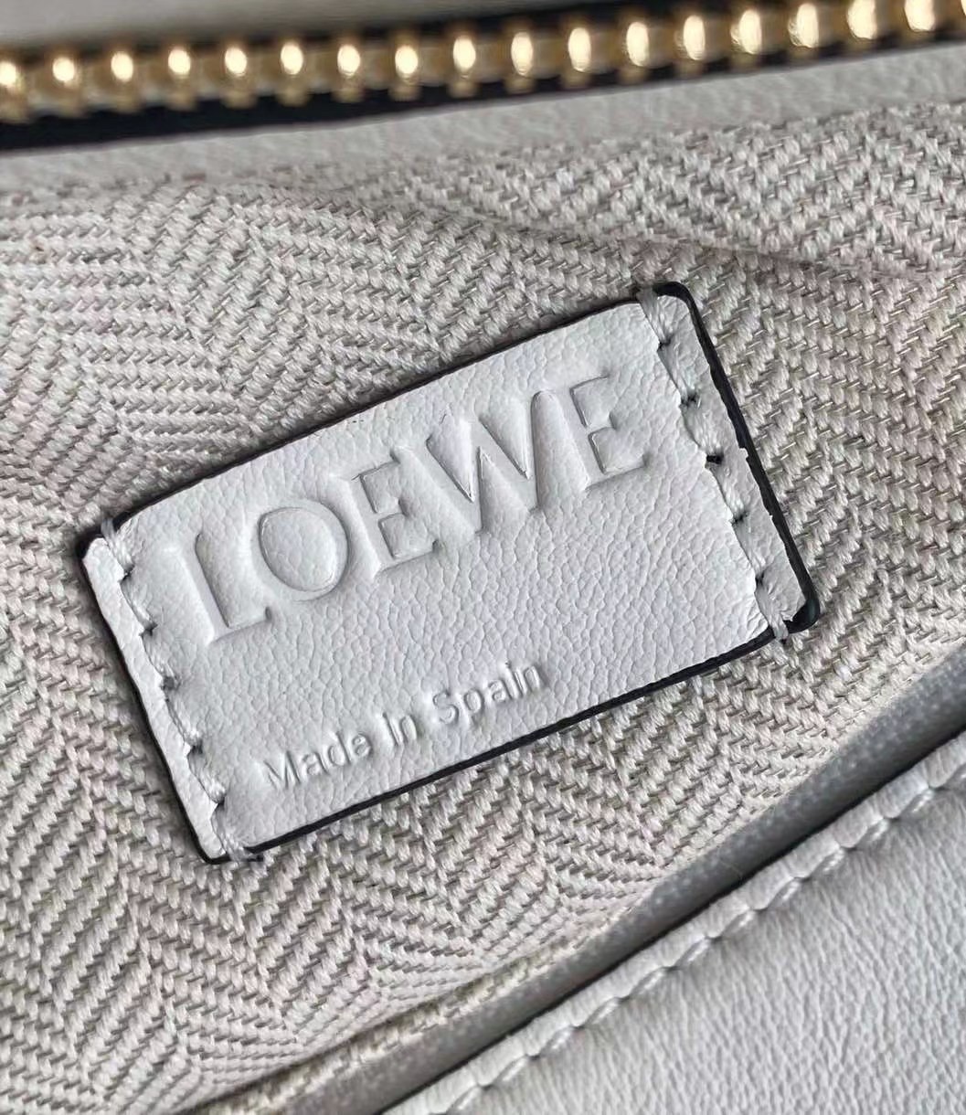 L0ew* puzzle hobo bag in white nappa calfskin