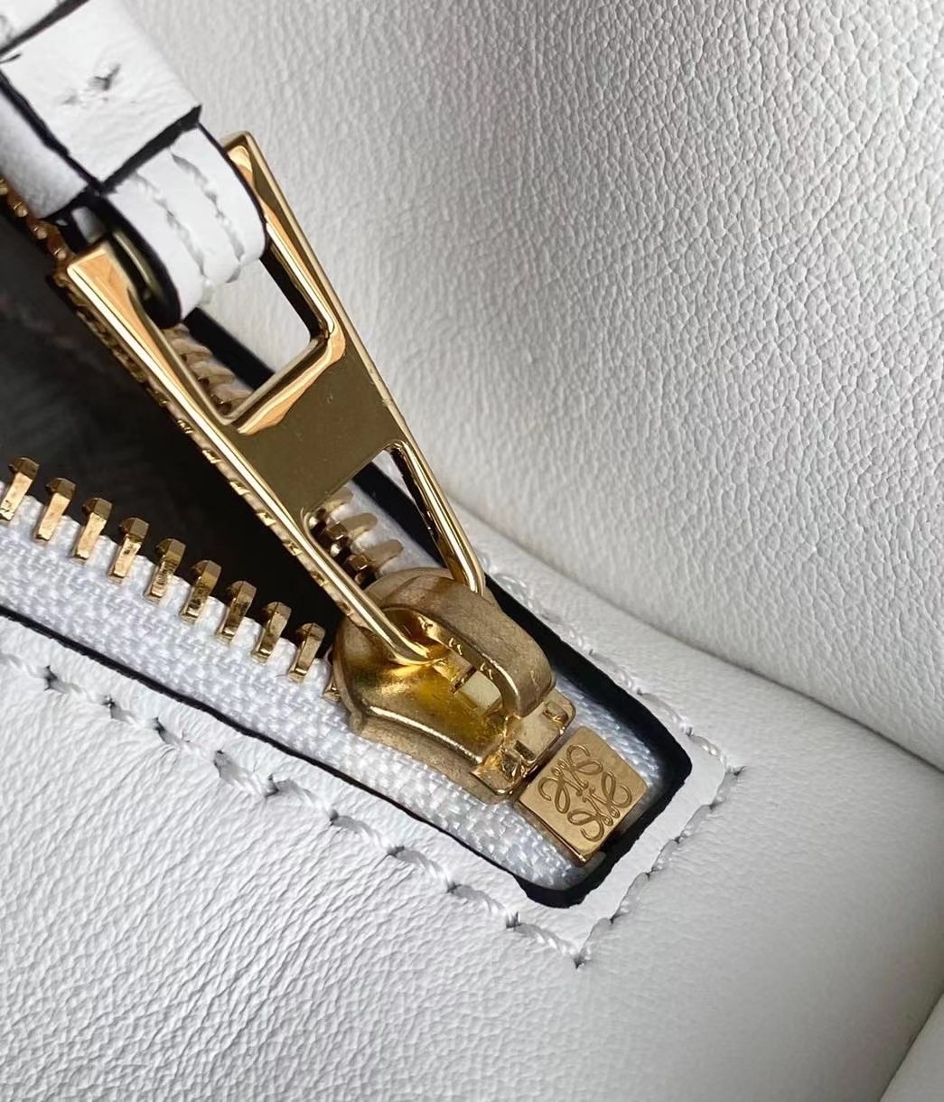 L0ew* puzzle hobo bag in white nappa calfskin