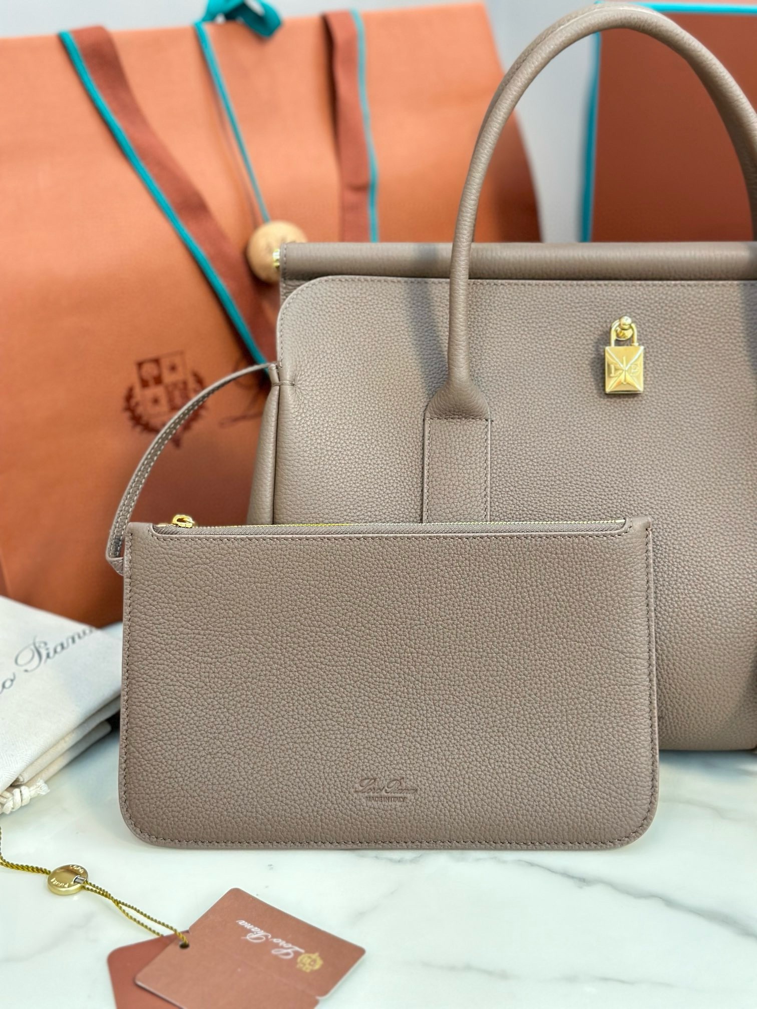 L**o p*ana loom l32 bag in fossil grained leather
