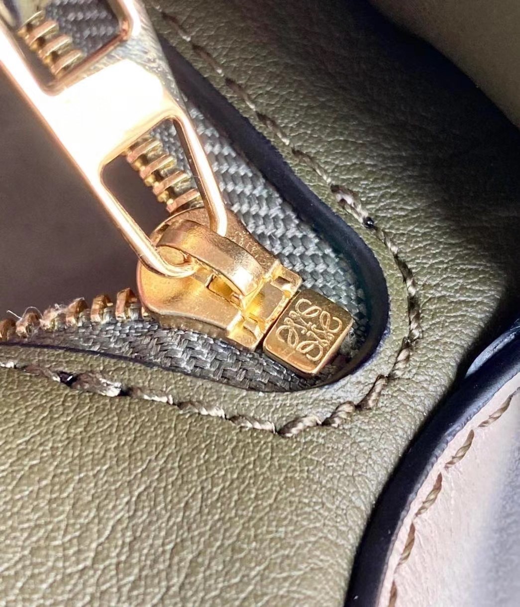 L0ew* puzzle mini bag in green/oat calfskin
