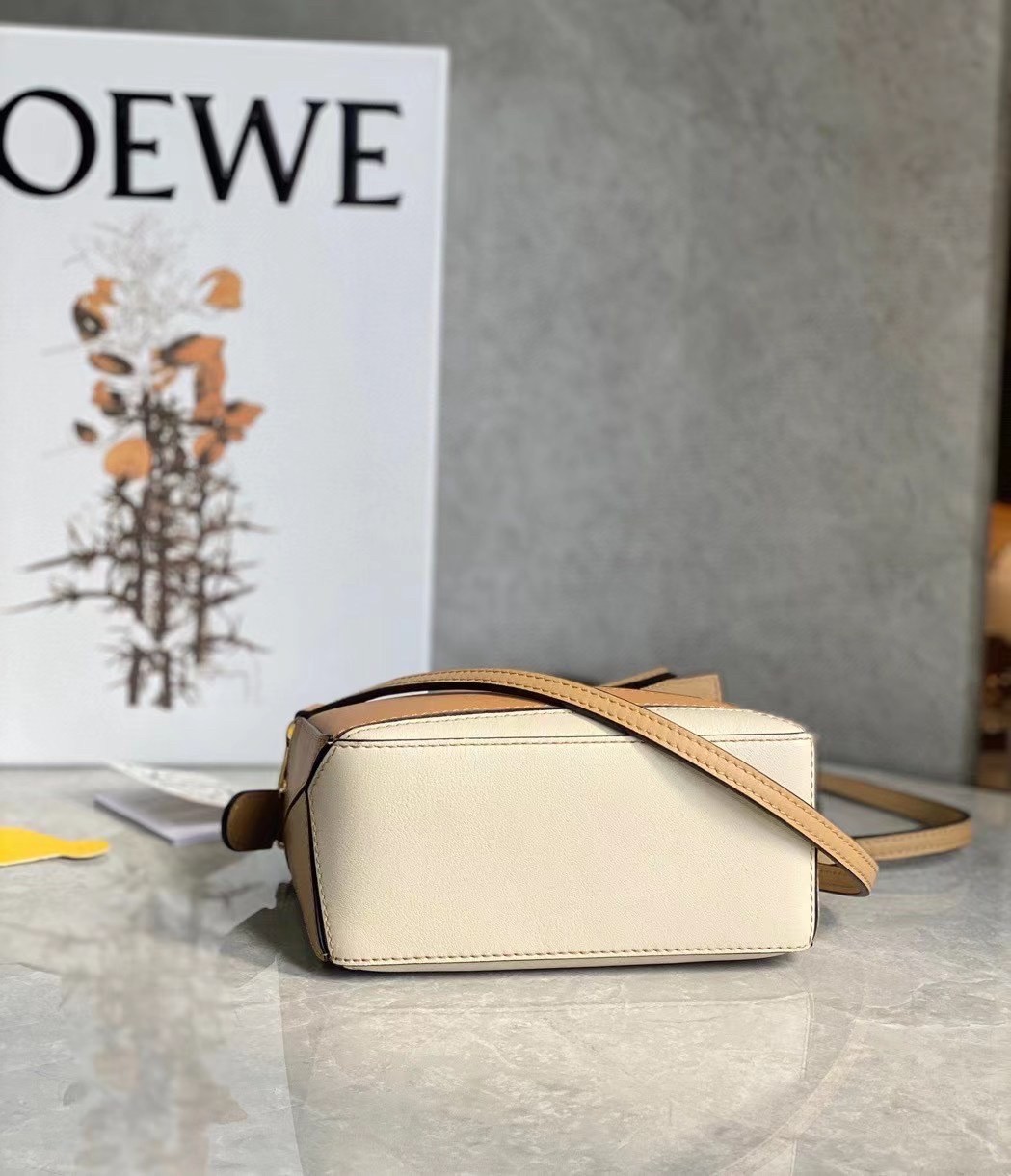 L0ew* puzzle mini bag in dune/warm desert calfskin