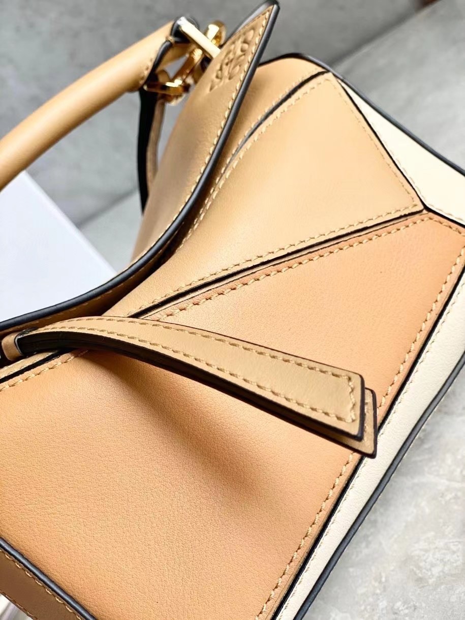 L0ew* puzzle mini bag in dune/warm desert calfskin