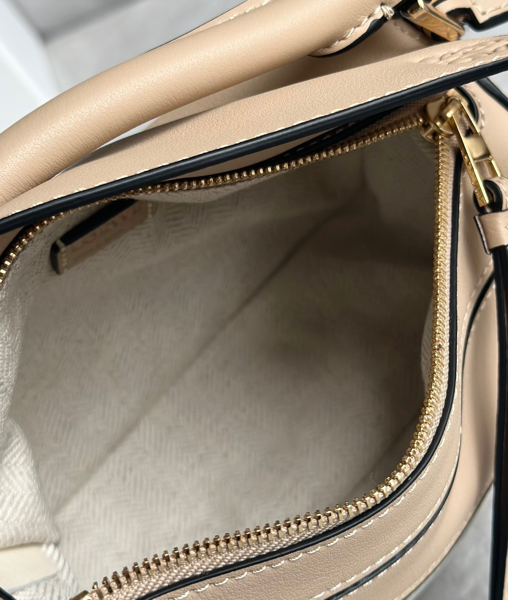 L0ew* puzzle mini bag in white/warm desert calfskin