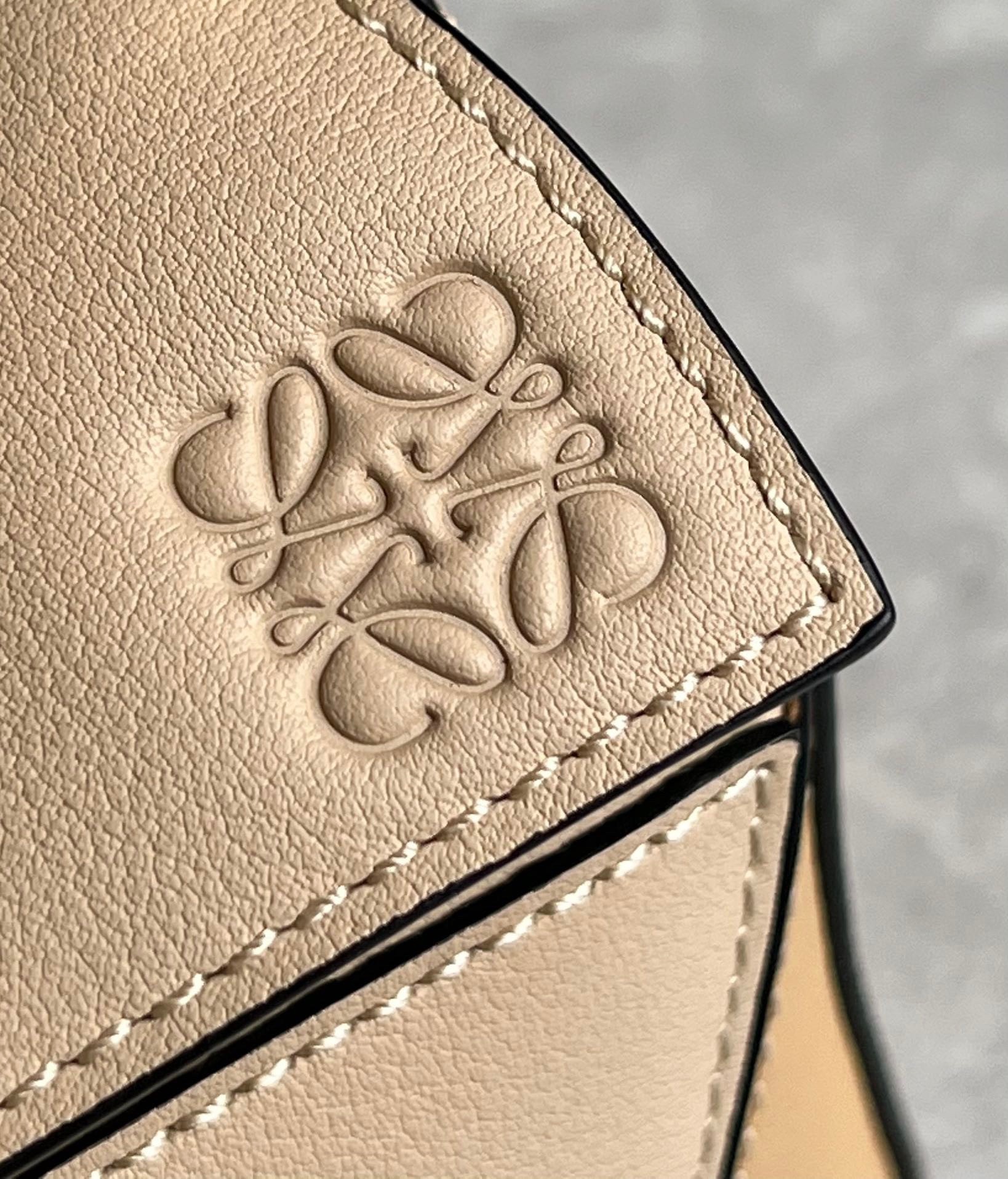 L0ew* puzzle mini bag in white/warm desert calfskin