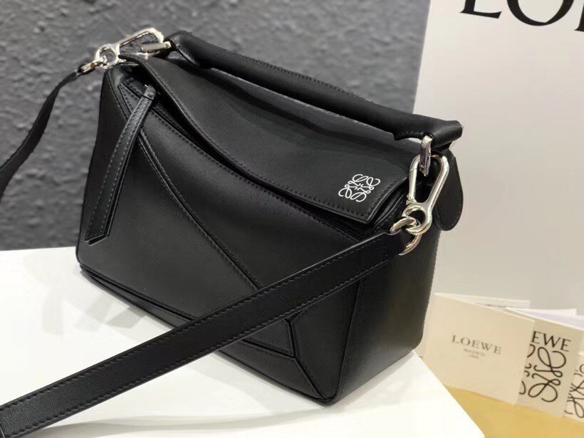 L0ew* small puzzle bag in black calfskin leather