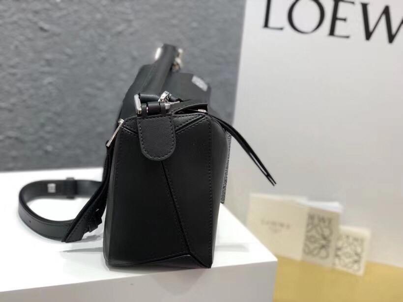 L0ew* small puzzle bag in black calfskin leather