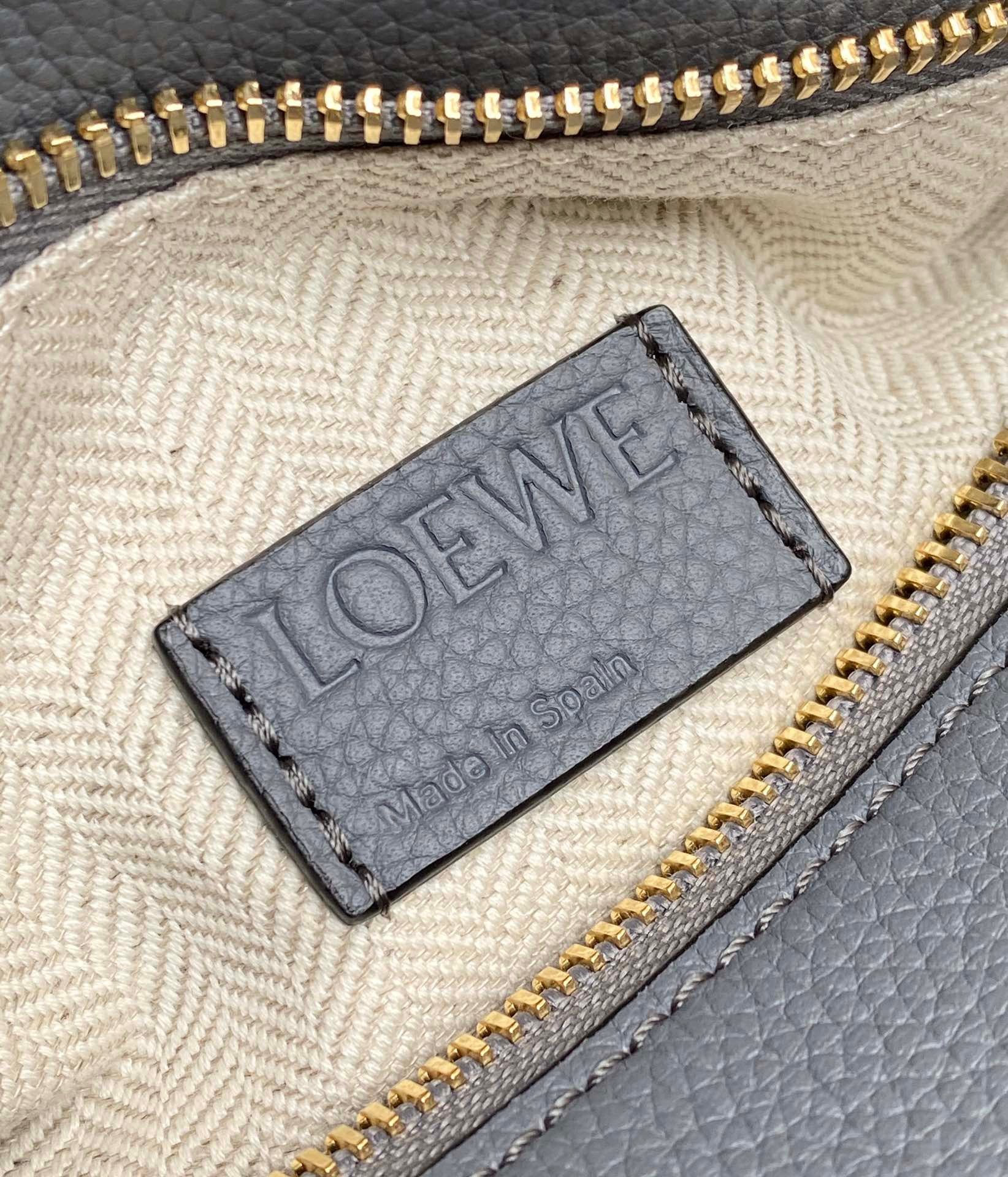 L0ew* puzzle small bag in asphalt grey grained leather