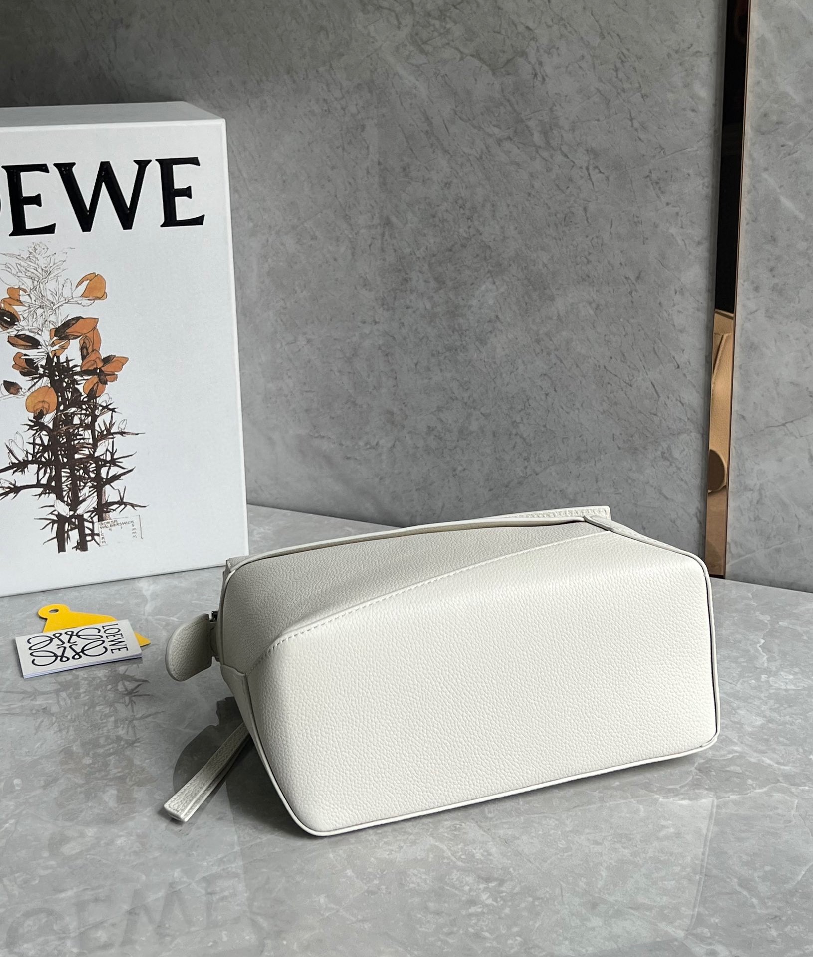 L0ew* puzzle small bag in white grained leather