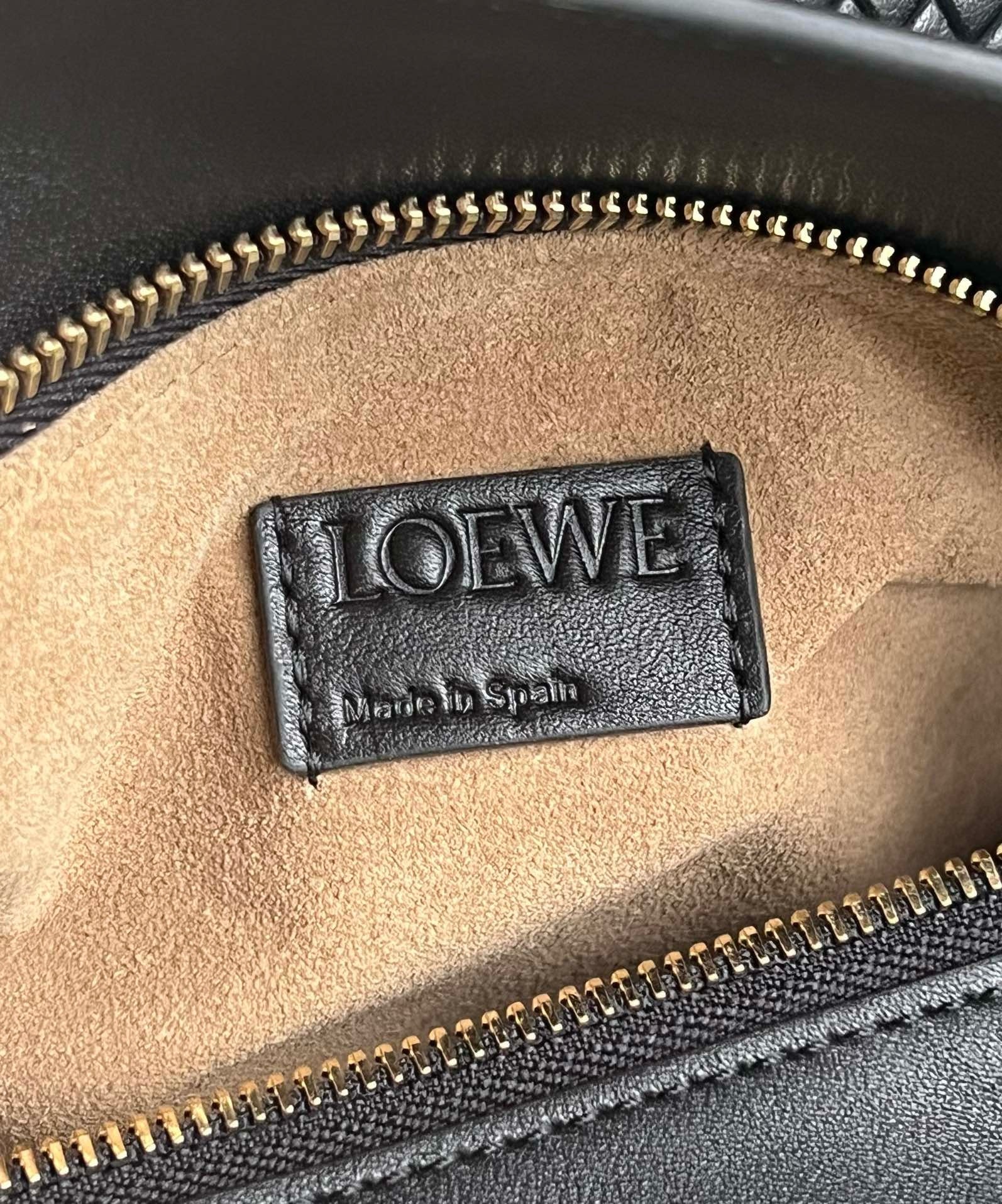 L0ew* puzzle small bag in black calfskin with woven handle