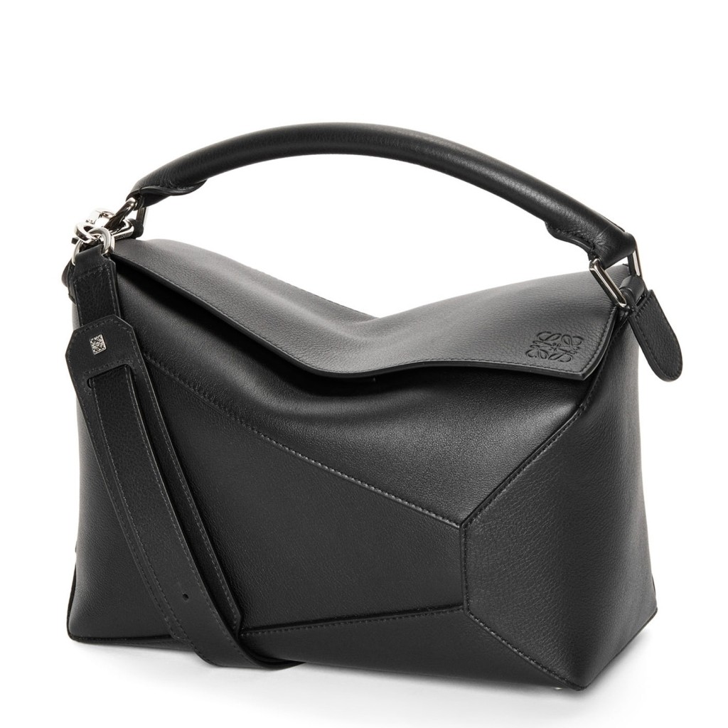 L0ew* puzzle medium bag in black classic calfskin