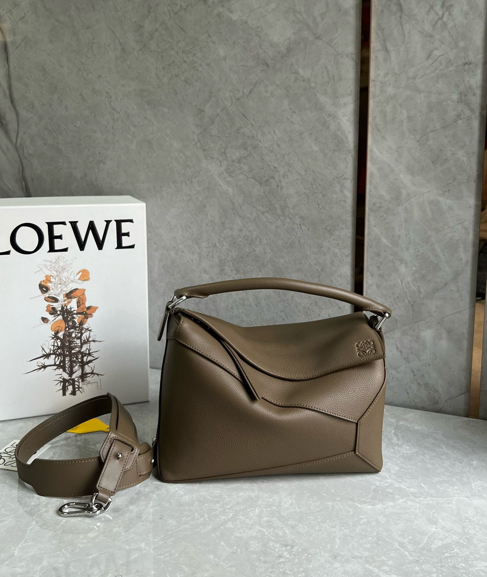 L0ew* puzzle medium bag in dark cigar grained calfskin